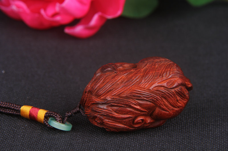 There is a ball must be lobular rosewood hand piece